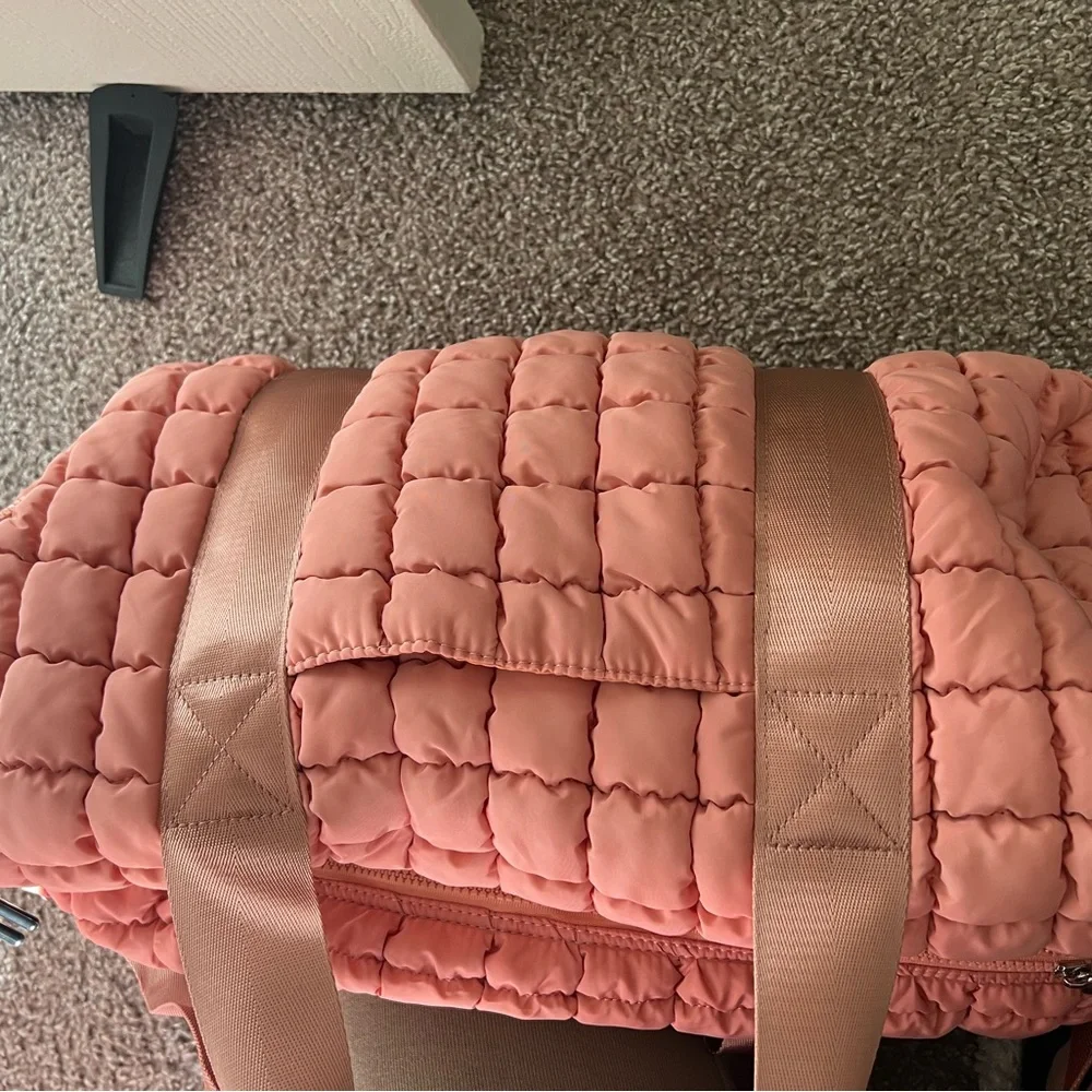 Never Used!! Coral Women’s Duffel Bag - Picture 7 of 8